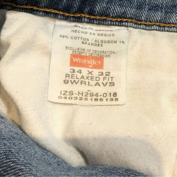 WRANGLER - Men’s Sz 34/32 Relaxed Fit, Straight-Leg Jeans in Medium Dark Wash. - Picture 6 of 14